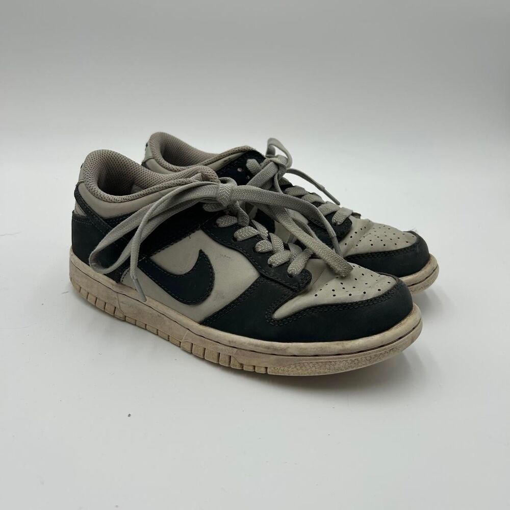 Nike Men's Grey and Green Trainers